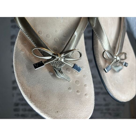 Vionic | women flip flop sandals with bows - Picture 5 of 6